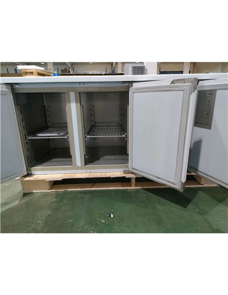 221065 - 3 Door Freezer Counter with Backsplash - 346L (SNACK3200BT)