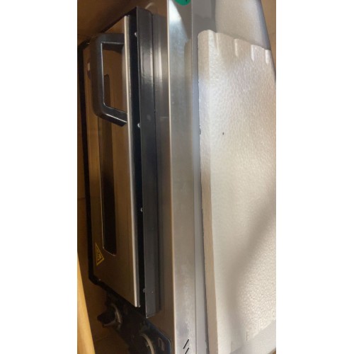 A GRADE Electric Pizza Oven 1 chamber...