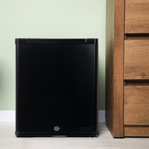 Corby Eton 20Ltr Solid Door Minibar